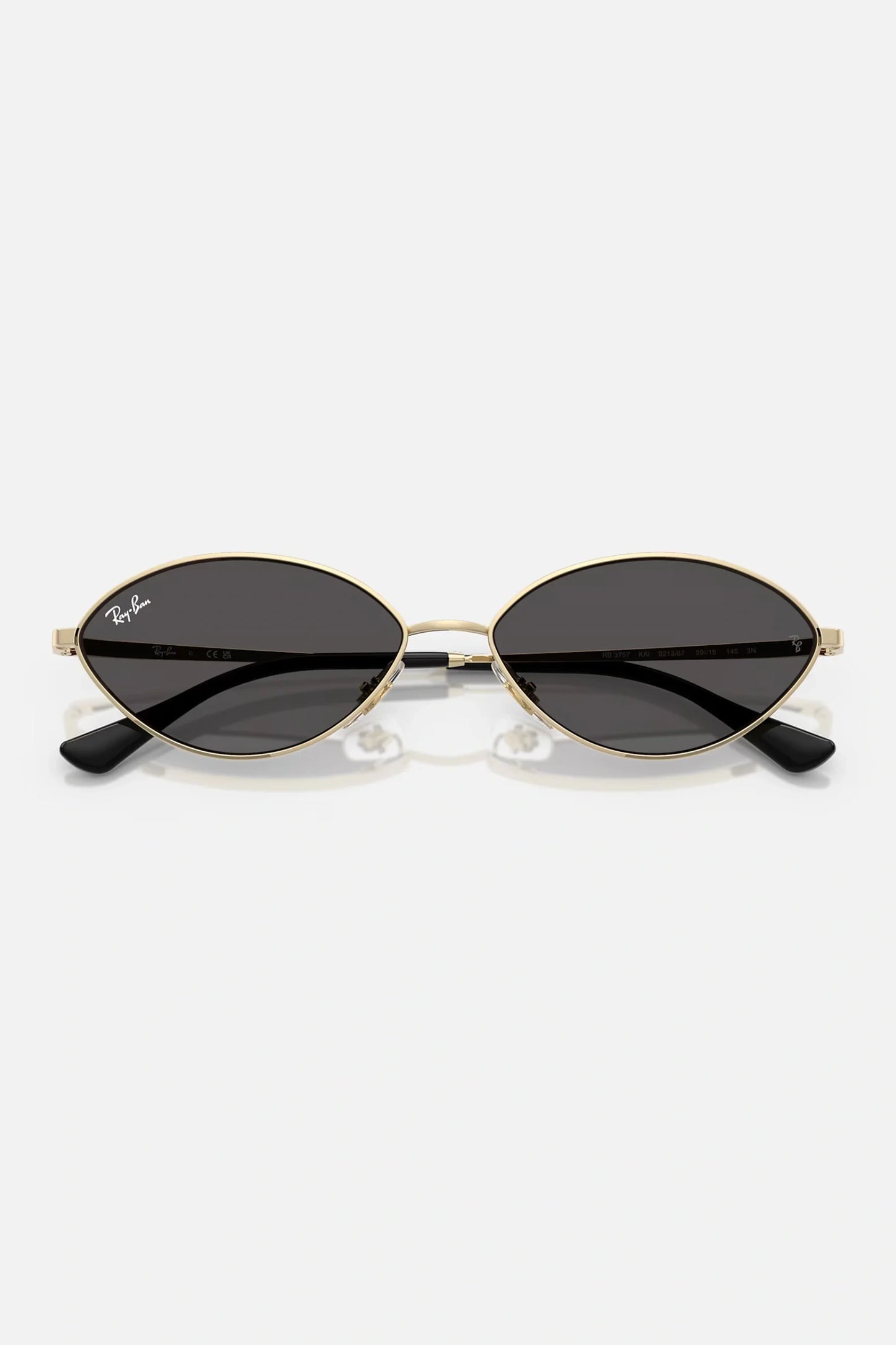 Occhiali da sole Ray-Ban RB3757 921387 Kai Bio-Based, montatura oro pallido con lenti grigio scuro.