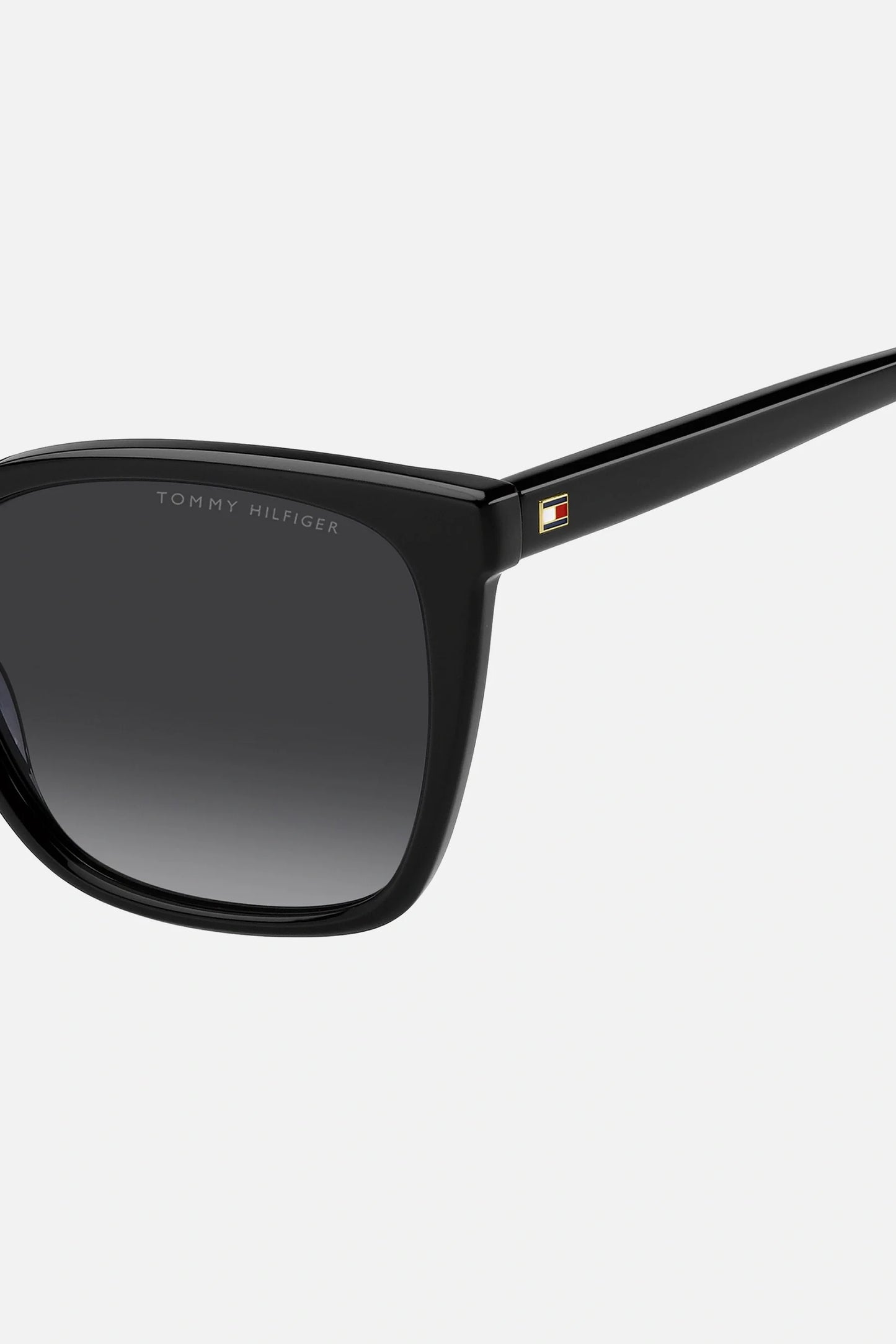 Occhiali da sole Tommy Hilfiger TH 2206/S 8079O, montatura nera lucida con lenti grigio sfumato.