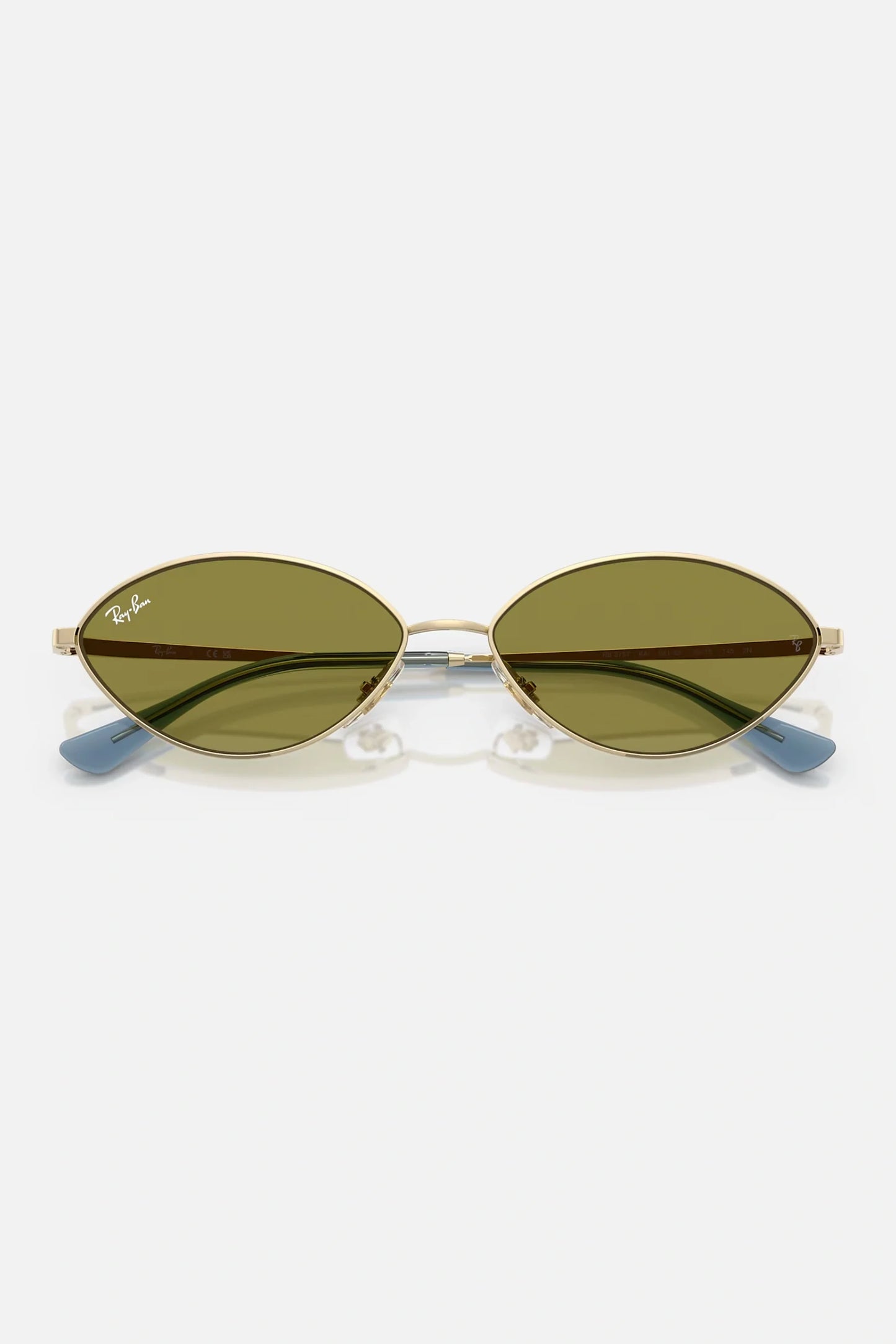 Occhiali da sole Ray-Ban RB3757 9213/2 Ari Bio-based, montatura oro pallido con lenti verdi.