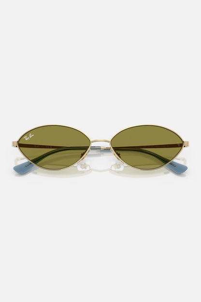 Occhiali da sole Ray-Ban RB3757 9213/2 Ari Bio-based, montatura oro pallido con lenti verdi.