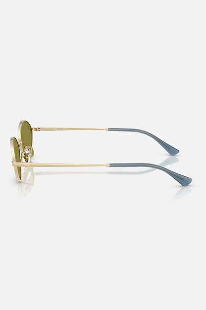 Occhiali da sole Ray-Ban RB3757 9213/2 Ari Bio-based, montatura oro pallido con lenti verdi.