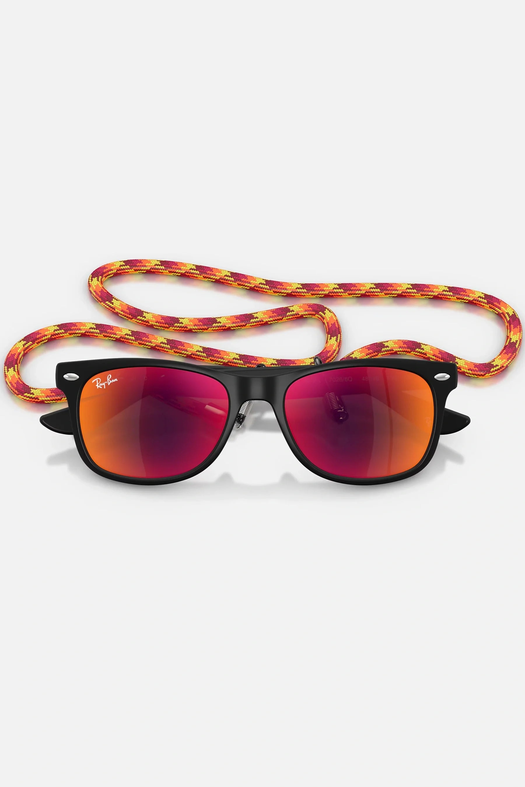 Occhiali da sole Ray-Ban RJ9052S 7028/6Q Junior, montatura nera opaca con lenti viola specchiate.