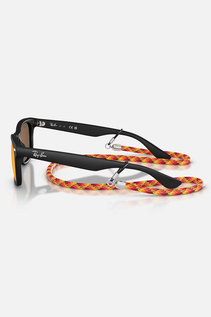 Occhiali da sole Ray-Ban RJ9052S 7028/6Q Junior, montatura nera opaca con lenti viola specchiate.