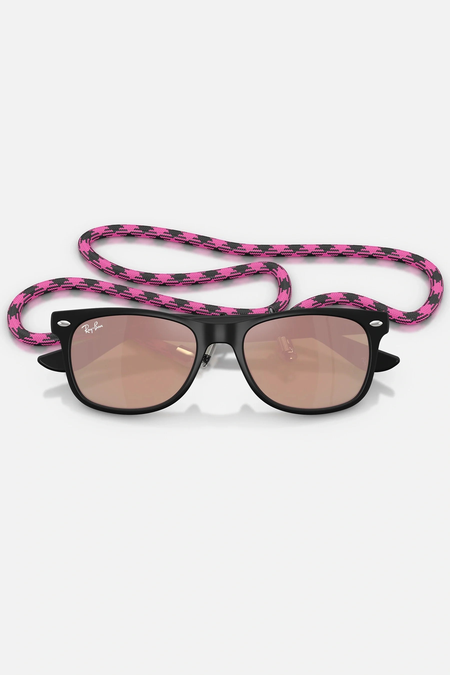 Occhiali da sole Ray-Ban RJ9052S 7028/7J Junior, montatura nero opaco su trasparente con lenti rosa specchiate.