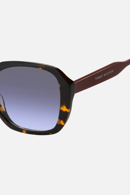 Occhiali da sole Tommy Hilfiger TH 2105/S 086GB, montatura tartarugato con lenti grigio-azzurro sfumato.