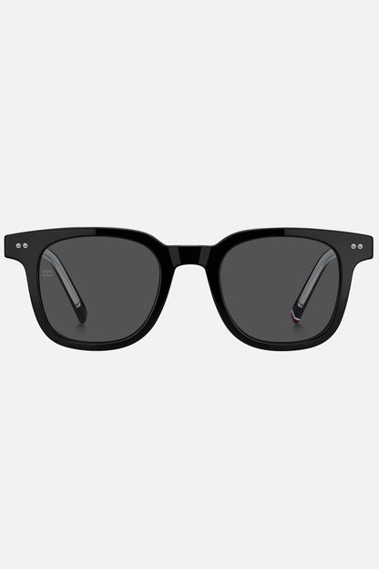 Occhiali da sole Tommy Hilfiger TH 2126/S 807IR, montatura nera con lenti grigio scuro.