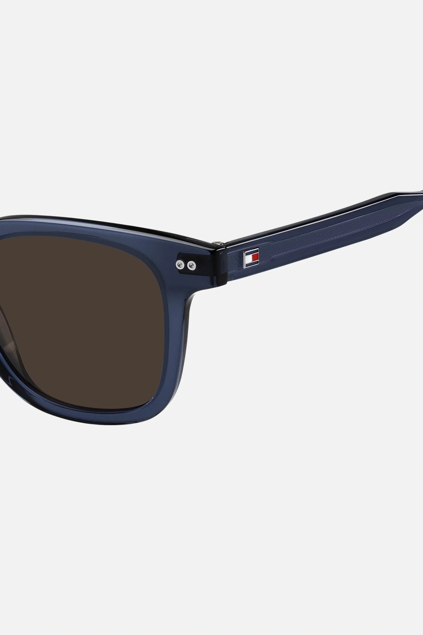 Occhiali da sole Tommy Hilfiger TH 2126/S PJP70, montatura blu con lenti marrone.