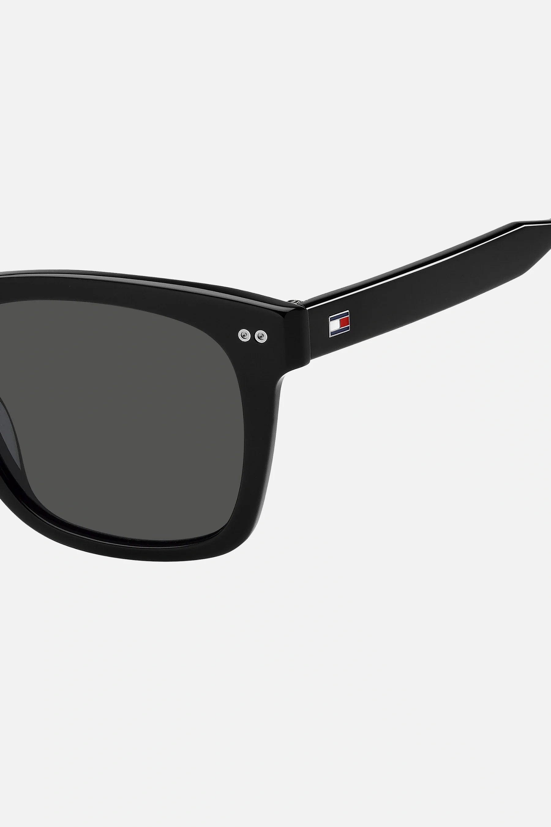 Occhiali da sole Tommy Hilfiger TH 2184/S 807IR, montatura nera con lenti grigio scuro.