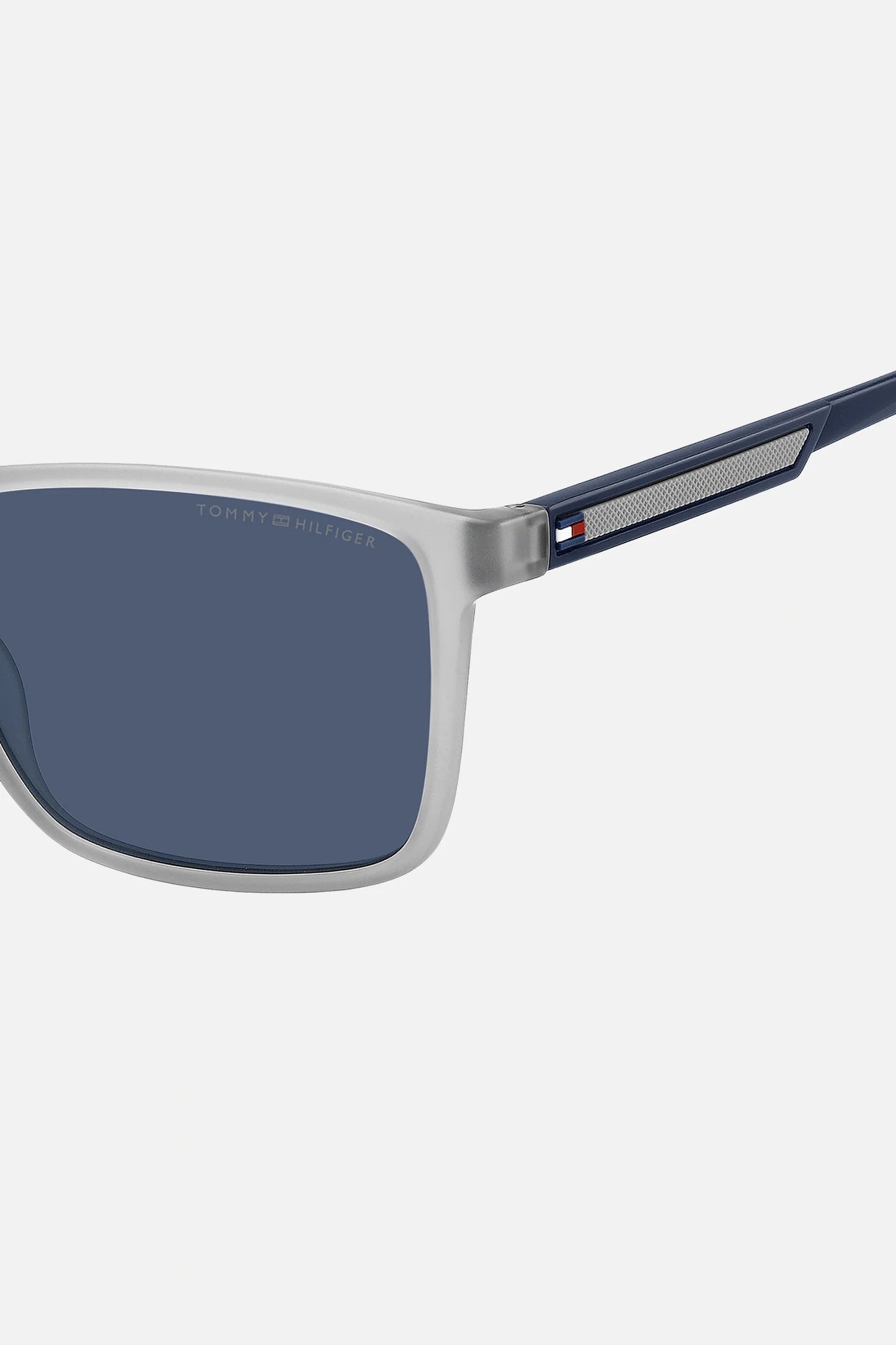 Occhiali da sole Tommy Hilfiger TH 2201/S 09VKU, montatura trasparente opaco con aste blu e lenti blu.