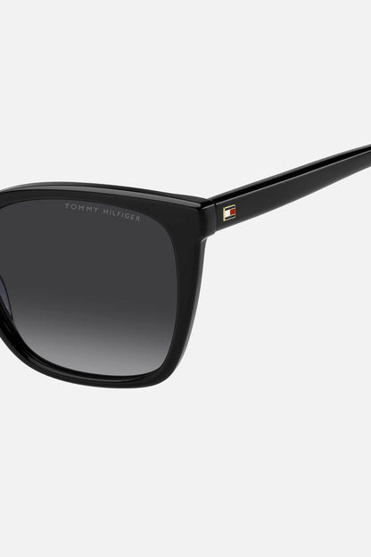 Occhiali da sole Tommy Hilfiger TH 2206/S 8079O, montatura nera lucida con lenti grigio sfumato.